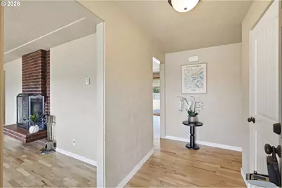 76 Woodlane Dr, Springfield, OR 97477 - Photo 2