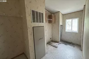 5748 NE Ainsworth St, Portland, OR 97218 - Photo 24