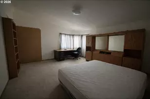 5748 NE Ainsworth St, Portland, OR 97218 - Photo 32