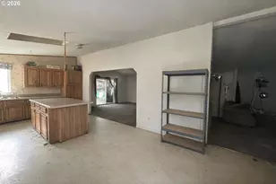 5748 NE Ainsworth St, Portland, OR 97218 - Photo 6