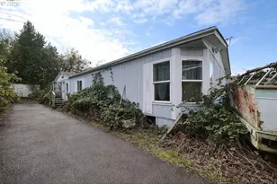 5748 NE Ainsworth St, Portland, OR 97218 - Photo 2