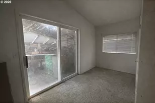 5748 NE Ainsworth St, Portland, OR 97218 - Photo 38