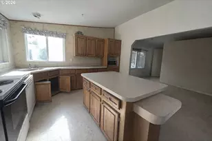 5748 NE Ainsworth St, Portland, OR 97218 - Photo 10