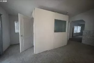 5748 NE Ainsworth St, Portland, OR 97218 - Photo 20