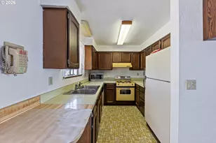 105 SE Berry St, Lebanon, OR 97355 - Photo 8