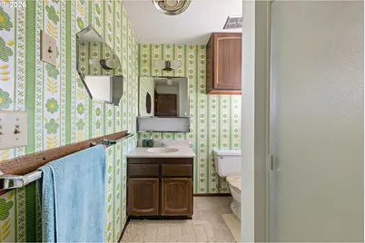 105 SE Berry St, Lebanon, OR 97355 - Photo 28