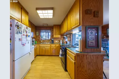 173 Park St, Glide, OR 97443 - Photo 12