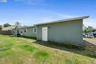 1041 NE 14th Ave, Rockaway Beach, OR 97136 - Photo 30