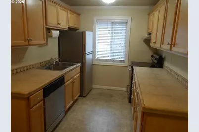 2680 SW 87th Ave #8, Portland, OR 97225 - Photo 4