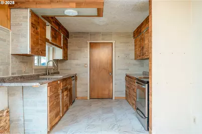 201 Ponderosa Dr, Kelso, WA 98626 - Photo 12