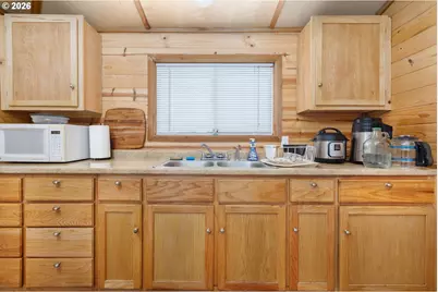35 NW Dolphin St, Newport, OR 97365 - Photo 8