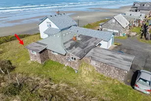 35 NW Dolphin St, Newport, OR 97365 - Photo 2