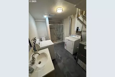 911 Division Ave, La Grande, OR 97850 - Photo 24