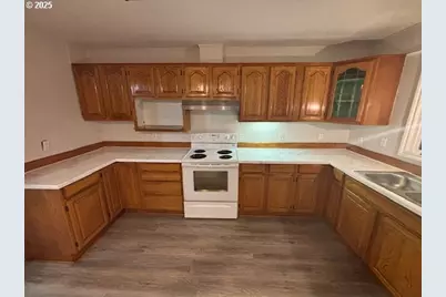 911 Division Ave, La Grande, OR 97850 - Photo 4