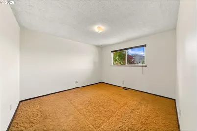 371 Hawthorne St, Sutherlin, OR 97479 - Photo 22