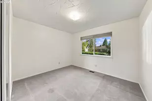371 Hawthorne St, Sutherlin, OR 97479 - Photo 16
