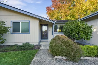 371 Hawthorne St, Sutherlin, OR 97479 - Photo 4