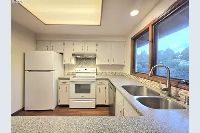 2916 Elysium Ave, Eugene, OR 97401 - Photo 8