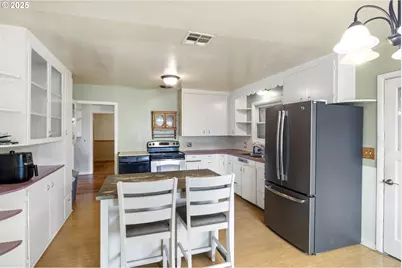 500 E B Ave, Drain, OR 97435 - Photo 14