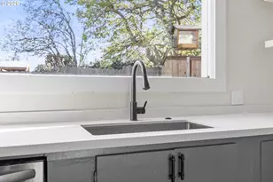 1131 Commercial Ave, Coos Bay, OR 97420 - Photo 18