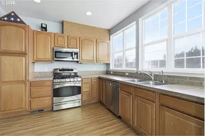 844 SE Woodrow Ln, Hillsboro, OR 97123 - Photo 18