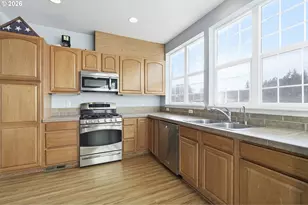 844 SE Woodrow Ln, Hillsboro, OR 97123 - Photo 18