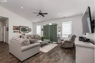 303 E 8th St, Rainier, OR 97048 - Photo 12