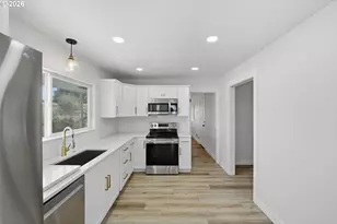 546 W Fir Ave, Coos Bay, OR 97420 - Photo 14