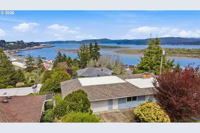 546 W Fir Ave, Coos Bay, OR 97420 - Photo 4