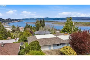 546 W Fir Ave, Coos Bay, OR 97420 - Photo 4