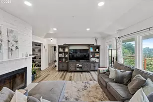 546 W Fir Ave, Coos Bay, OR 97420 - Photo 12