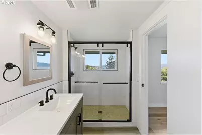 546 W Fir Ave, Coos Bay, OR 97420 - Photo 24