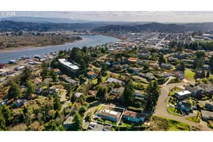 546 W Fir Ave, Coos Bay, OR 97420 - Photo 42