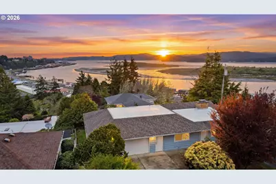 546 W Fir Ave, Coos Bay, OR 97420 - Photo 1