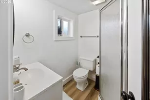 546 W Fir Ave, Coos Bay, OR 97420 - Photo 34