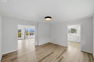 546 W Fir Ave, Coos Bay, OR 97420 - Photo 6