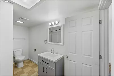 546 W Fir Ave, Coos Bay, OR 97420 - Photo 42