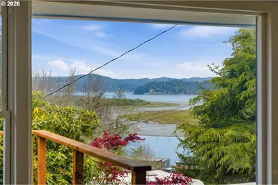 546 W Fir Ave, Coos Bay, OR 97420 - Photo 30