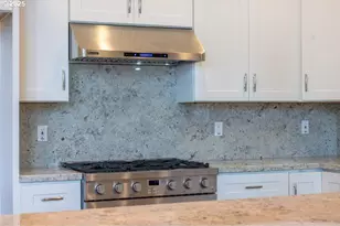 2495 Chester St, North Bend, OR 97459 - Photo 16