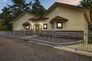 2495 Chester St, North Bend, OR 97459 - Photo 6