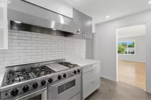 7158 SW 4th Ave, Portland, OR 97219 - Photo 10