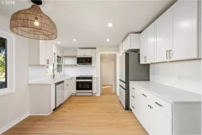 10721 NE 2nd Ave, Portland, OR 97211 - Photo 6