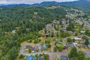 131 Bender St, Myrtle Point, OR 97458 - Photo 2