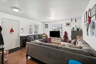 501 SE 157th Ave, Portland, OR 97233 - Photo 4