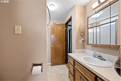 1925 Harvard Dr, Eugene, OR 97405 - Photo 26