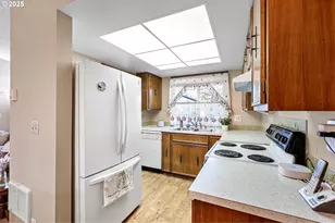 1925 Harvard Dr, Eugene, OR 97405 - Photo 12