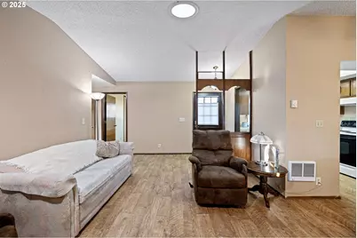 1925 Harvard Dr, Eugene, OR 97405 - Photo 8