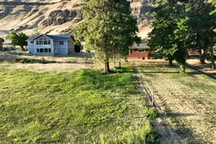 820 Biggs Rufus Hwy, Rufus, OR 97050 - Photo 2