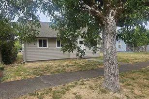 466 S 6th St, Independence, OR 97351 - Photo 2