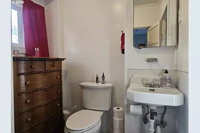 466 S 6th St, Independence, OR 97351 - Photo 8